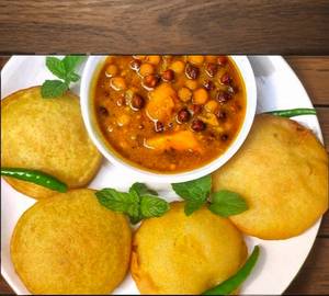 Duskha With (Aalu Chana Sabji And Chatni)