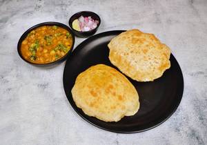 Chole Bhature [2 Pieces]