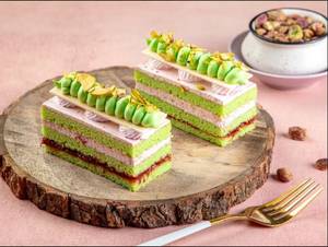 Pistachio and Strawberry Pastry