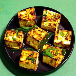 Butter Garlic Paneer Naanza