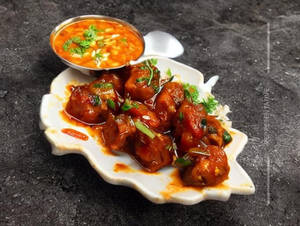 Veg Manchurian (gravy)