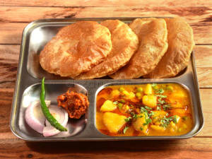 5 poori with subji