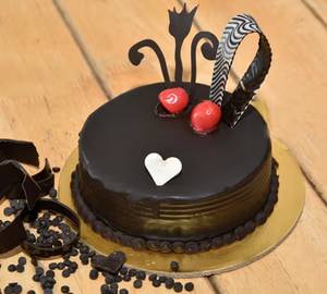 Cream Truffle With Chocochip Cake [900 Grams]                                                        