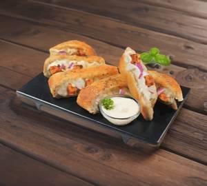 Stuffed Paneer Tikka Garlic Bread