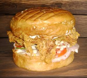 Crispy chicken burger