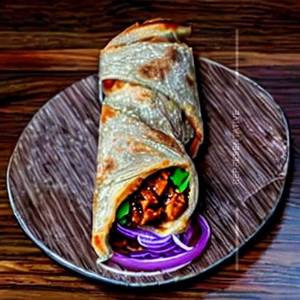 Egg chilli chicken roll