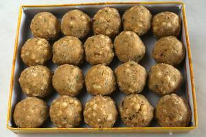 Gond Laddu