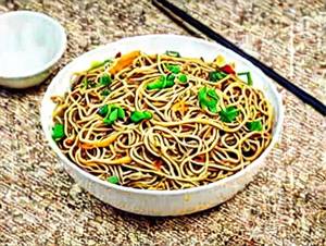 Egg hakka noodles