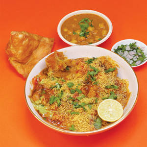 Chana Chaat With Samosa