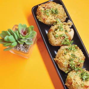 Sev Chaat With Puri