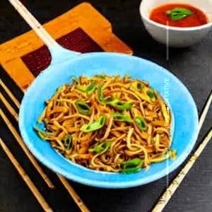 Paneer hakka sejwan noodles