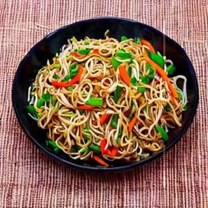 Veg hakka sejwan noodles