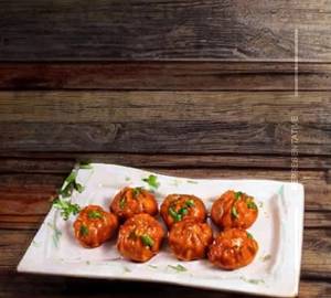 Schezwan Veg Momos