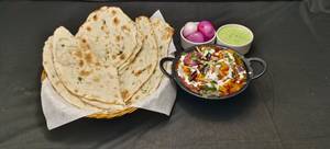 Kadhai Paneer Full Plate +4 Butter Naan