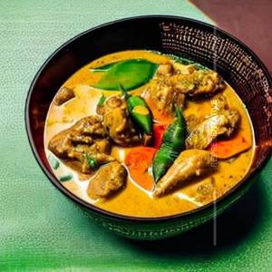 Kaeng Kiew Wan Kai (Chicken In Green  Or  Red Curry)