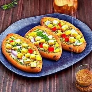 Paneer veg mix garlic bread