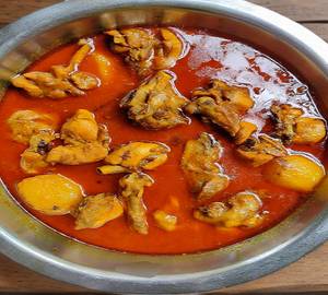 Bengali chicken curry with aloo [3 pieces]