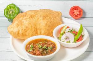 Chole Bhature (2 Pcs)