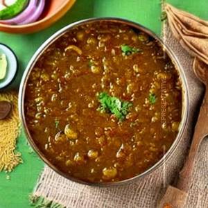 Macher Matha Diye Mung Dal