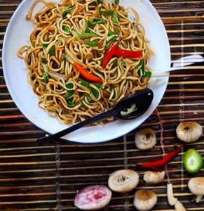 Schezwan Mushroom Noodles