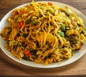 Egg veggies masala maggi [full plate]