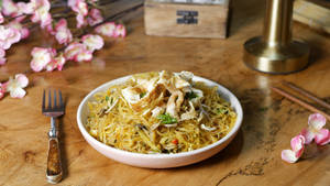 Chicken Phat Woon Sen Noodles