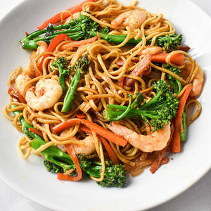 Prawn Hakka Chowmein ] [Serves 2]