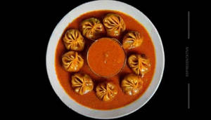 Paneer & Cheese Gravy Momos