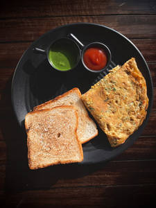 Masala Omelette (with Bread)