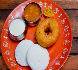 Idli (single) vada [single]