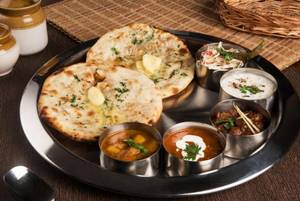 Fatafat Aloo Naan Thali