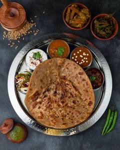 Paneer Parantha Thali