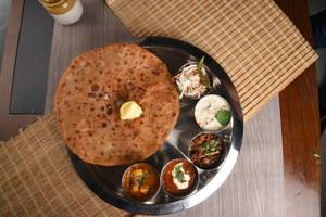 Aloo Banarsi Parantha Thali