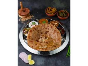 Tadkila Kanda Parantha Thali