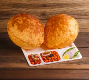 Chole bhature [1 piece]