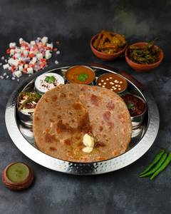 Paneer Bhurji Parantha Thali