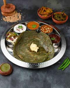 Methi Hariyali Parantha Thali