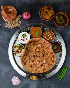 Onion Parantha Thali