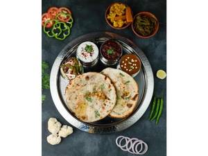 Amritsari Naan Thali