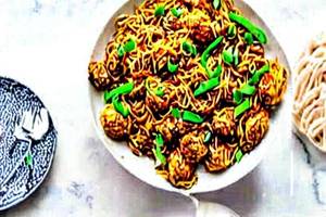Egg Singapore Manchurian Noodle
