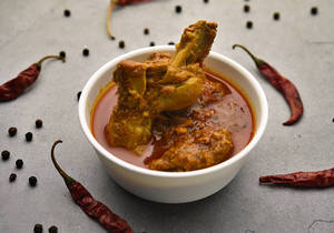 Chicken Curry/ Murgir Jhol Alu Diye(4pcs)