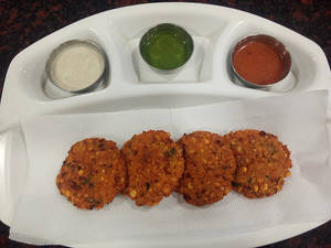 Dal Vada (4 Pieces)