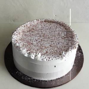 White Forest Butter Cream Cake (1/2 kg)