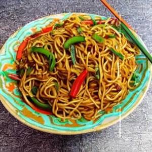 Veg Chilli Garlic Noodles Medium