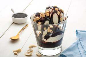 Hot Chocolate Fudge Ice Cream Sundae