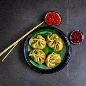 Veg Schezwan Momos (8 Pieces)