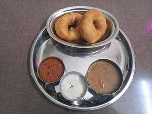 Vada Sambar (2 Pieces)