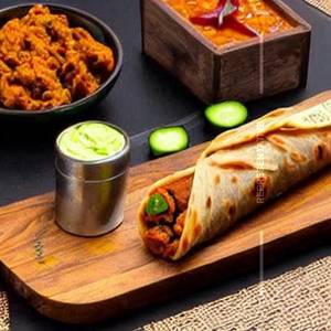 Special Double Aanda Chicken Keema Roll