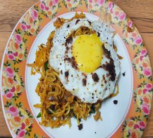 Schezwan Maggi With Half Fry Egg