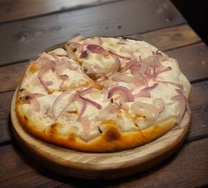 Onion pizza